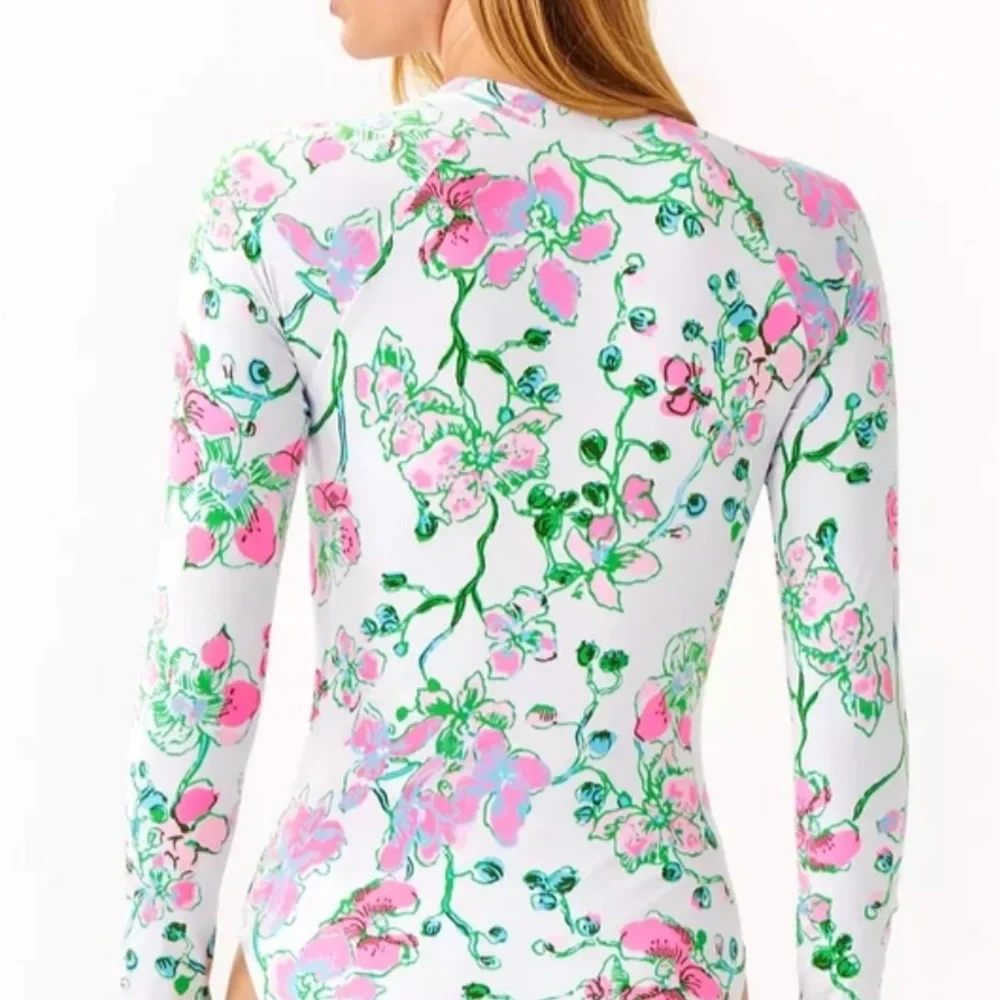 Lilly Pulitzer Randee Rashguard - Picture 2 of 4